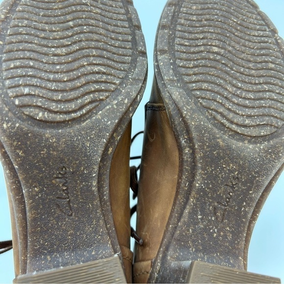 Clarks Brown Tan Leather Sashlin Sue Ankle Lace Up Booties Size 9 Comfort - Picture 11 of 13